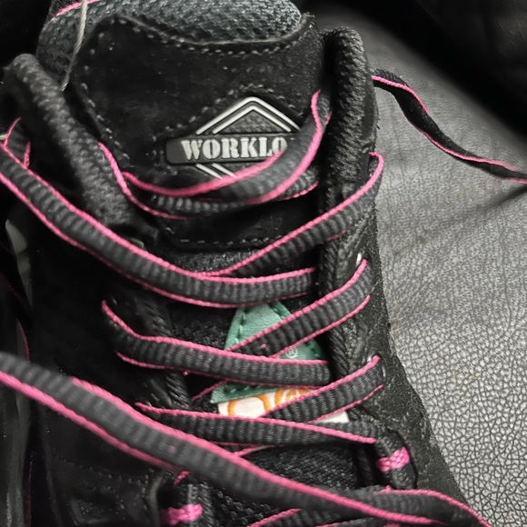 Woman’s size 7 steel toe work shoes - Picture 6 of 8